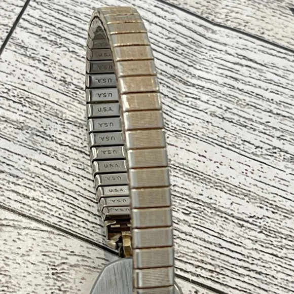 Vintage TIMEX Women’s Watch Gold Tone Stretch Band Needs Batteries Not Tested - Picture 7 of 9